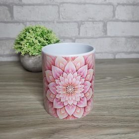 Rózsaszín virágmandala mintás bögre