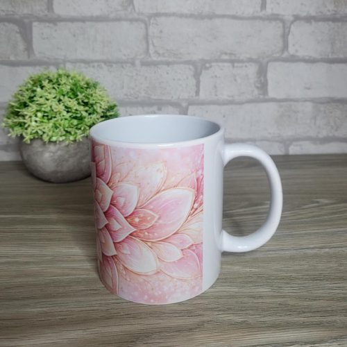 Rózsaszín virágmandala mintás bögre